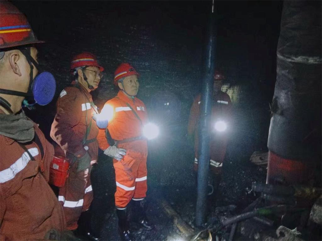 国家矿山安全监察局云南局党组成员、总工程师陈涌泉到云南东源罗平东城煤矿有限公司检查指导工作